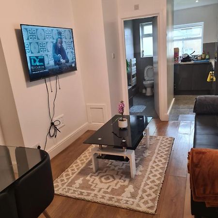 Luxury One Bedroom Flat Лондон Екстериор снимка