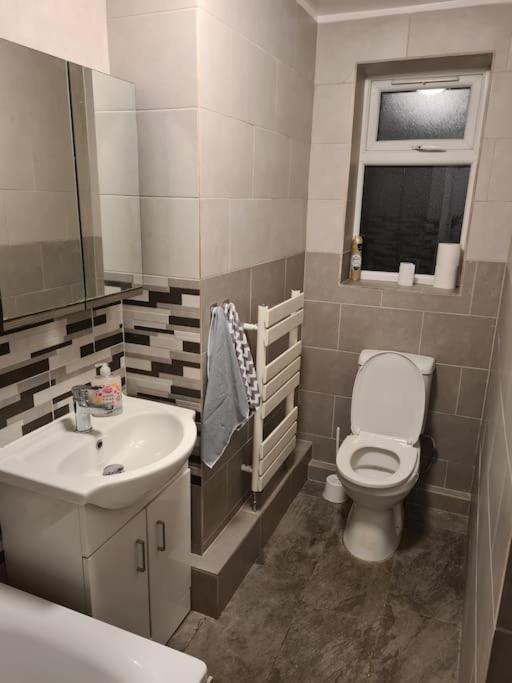 Luxury One Bedroom Flat Лондон Екстериор снимка