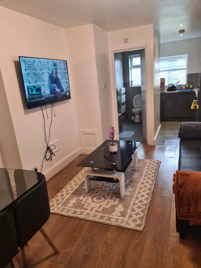 Luxury One Bedroom Flat Лондон Екстериор снимка